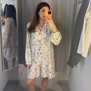 Tie-detail floral dress in a very good condition,